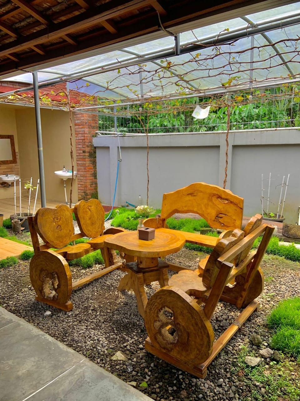 Restaurant/places to eat, Day, Garden, Seating area, Garden view