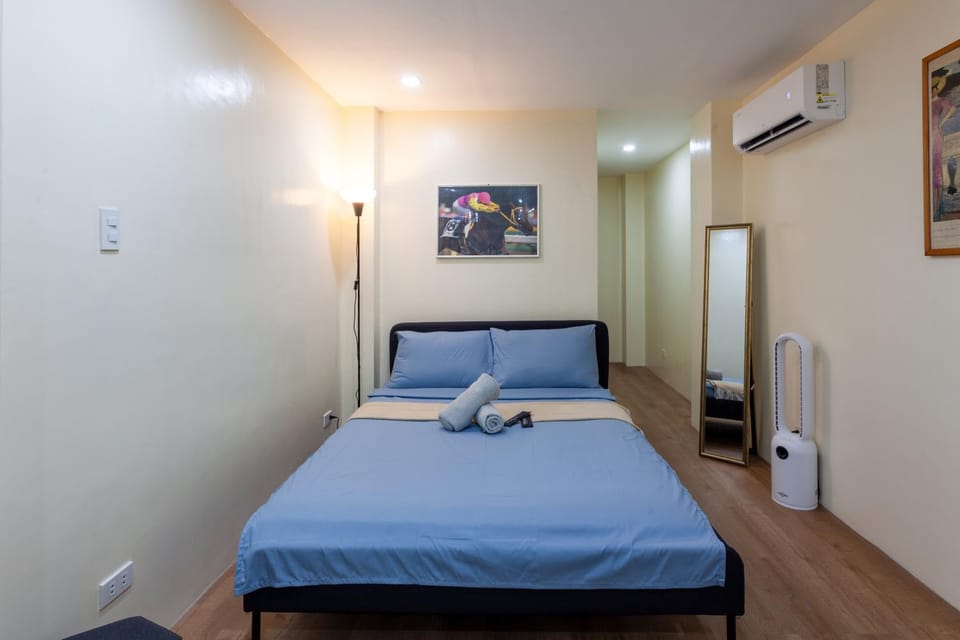 Bed, Bedroom, towels, air conditioner