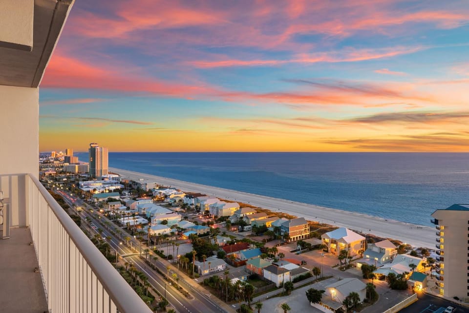 Luxe Glam 3BD Retreat! Gulf View Family Resort! Apartment in Panama City Beach