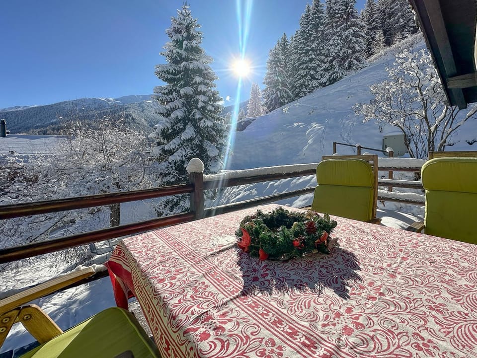 Patio, Day, Winter, Balcony/Terrace, Mountain view