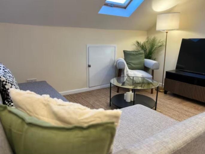 Communal lounge/ TV room, TV and multimedia, Living room, Seating area