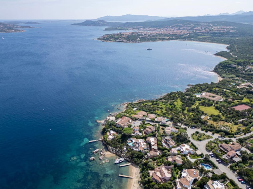 Nearby landmark, Bird's eye view