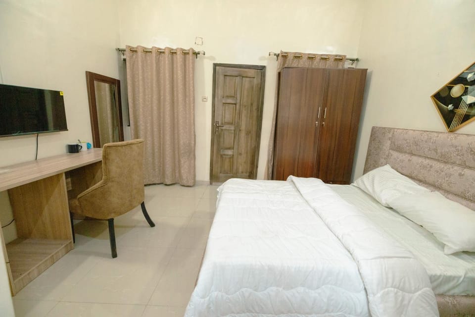 Bed, Photo of the whole room, Bedroom, wardrobe