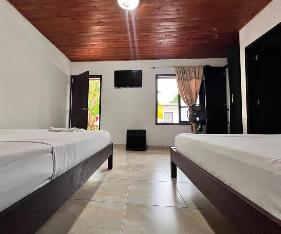 Bed, TV and multimedia, Photo of the whole room, Bedroom, air conditioner