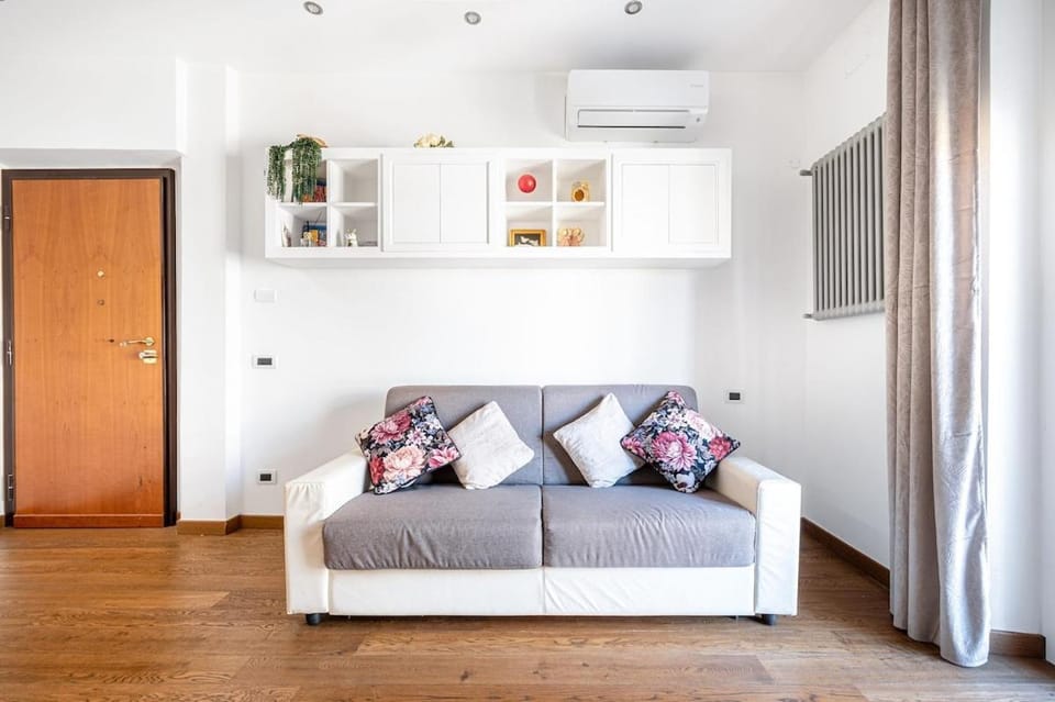 Elegant family home 5 min from Metro Station Apartment in Rome