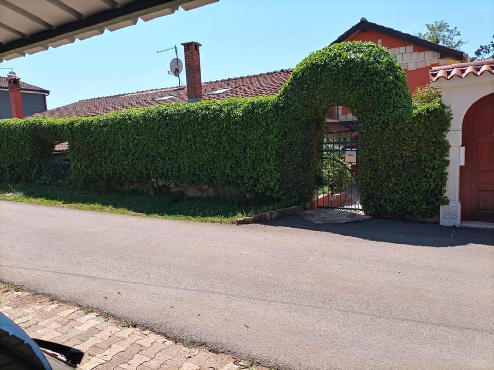 Property building, Facade/entrance, Off site