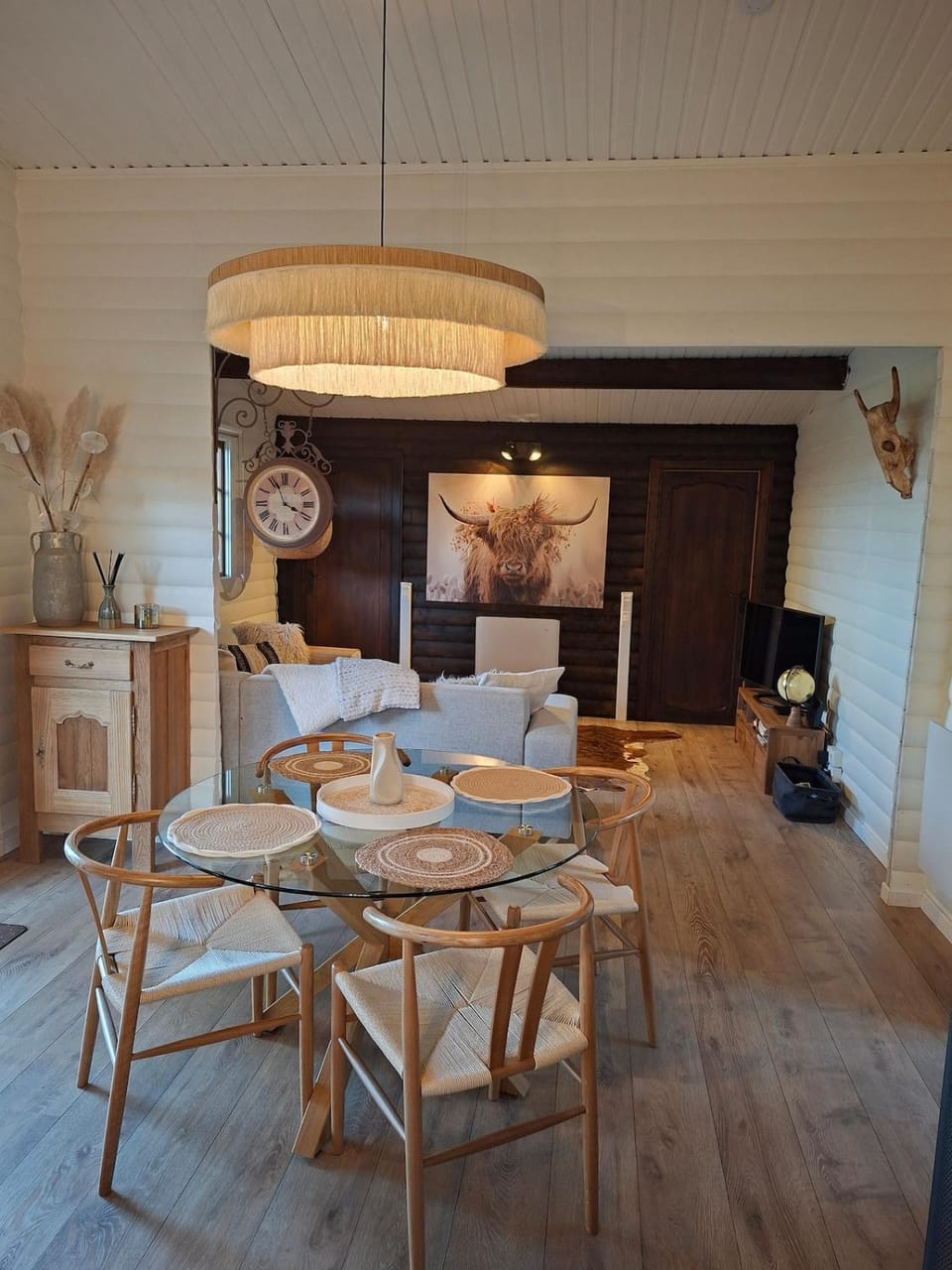 Living room, Seating area, Dining area