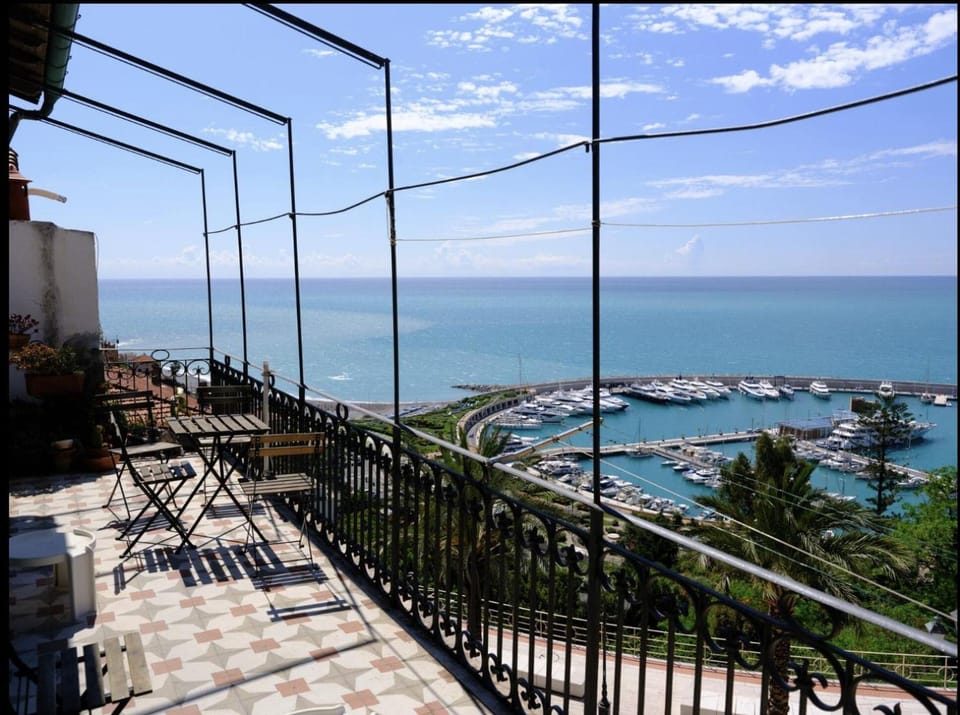 Casa Molinari - Beautiful old town Apartment with panoramic Sea views Apartment in Ventimiglia