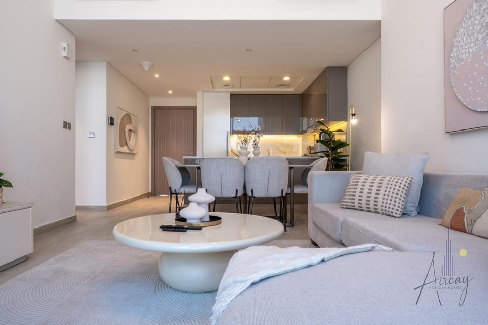 Elegant & Spacious 2-BR Hideaway Riviera Bliss Apartment in Dubai