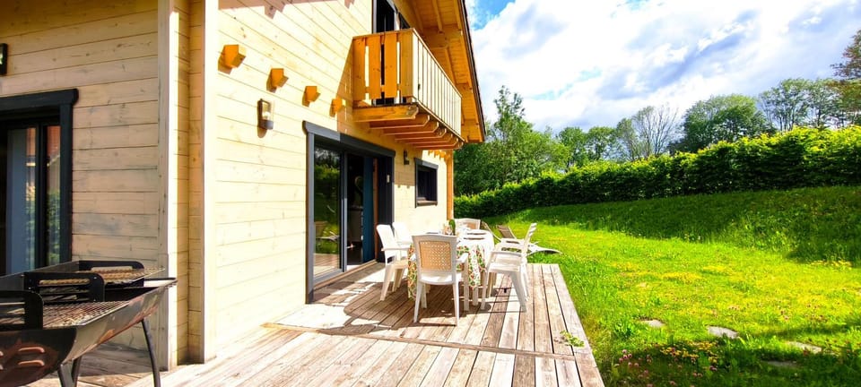 Évasion jurassienne, séjour cosy bois Chalet in Jura