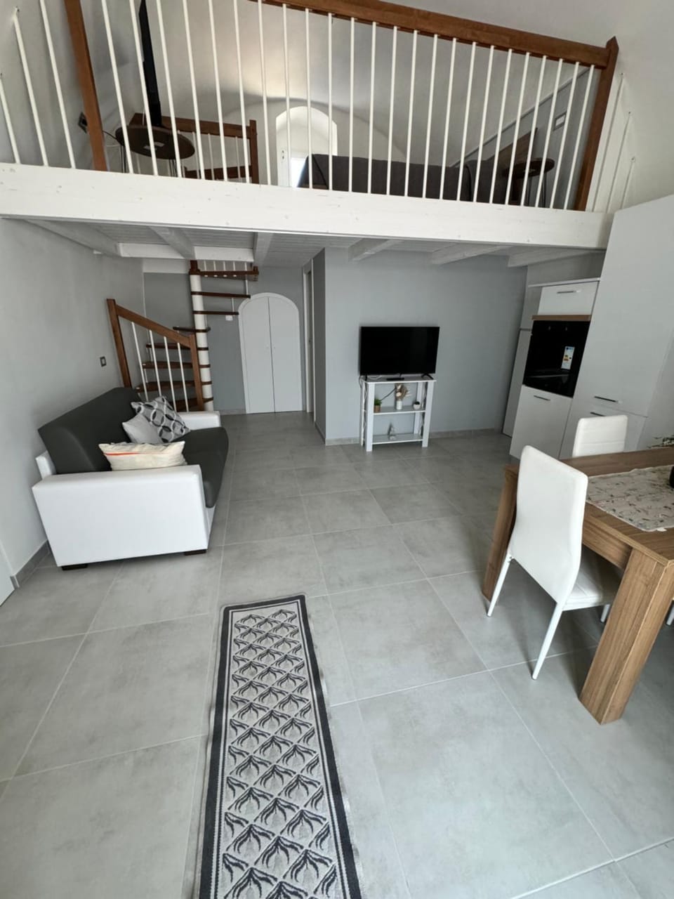 Communal lounge/ TV room, TV and multimedia, Kitchen or kitchenette, Living room, Seating area, Dining area, Evening entertainment