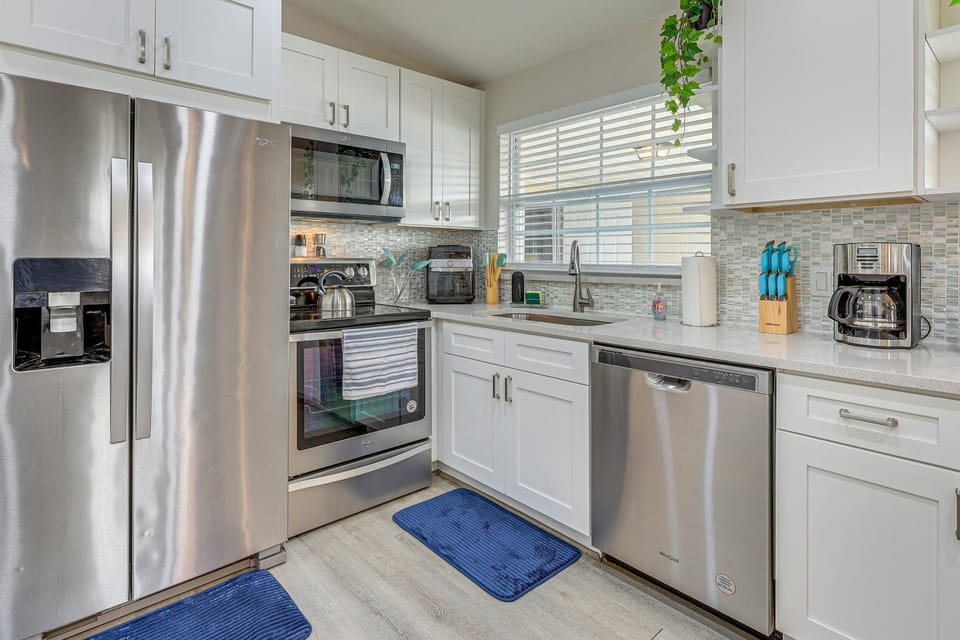 Golf, Boat & Beach-Hop: Quiet Port Charlotte Home House in Port Charlotte