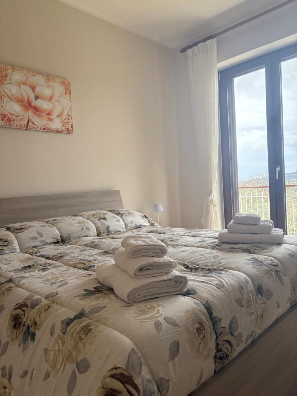 Bed, air conditioner