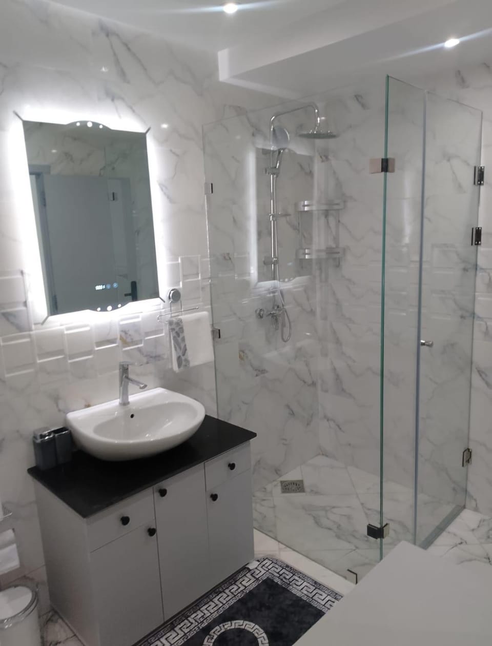 Toilet, Bathroom, towels