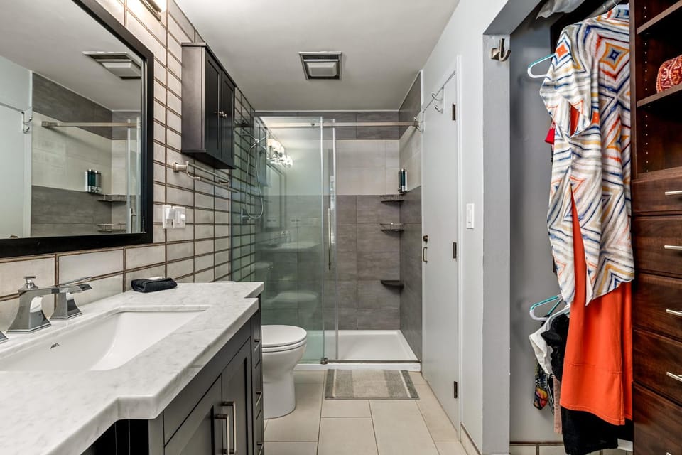 Hot tubs and pool -Looping shuttle- Cozy fireplace Apartment in Steamboat Springs