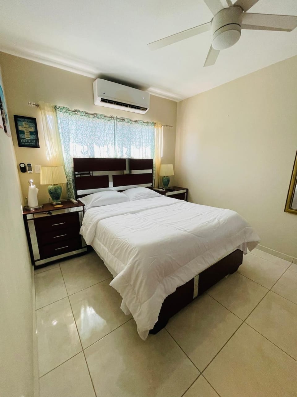 Bed, Bedroom, air conditioner