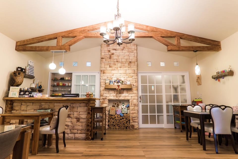 Restaurant/places to eat, Library, Lobby or reception, Decorative detail, Dining area