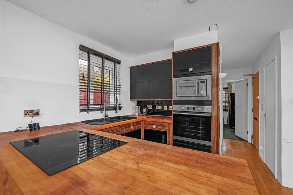 Cozy 1-Bed Flat in Croydon Sleeps 4 - Free Parking Apartment in Croydon