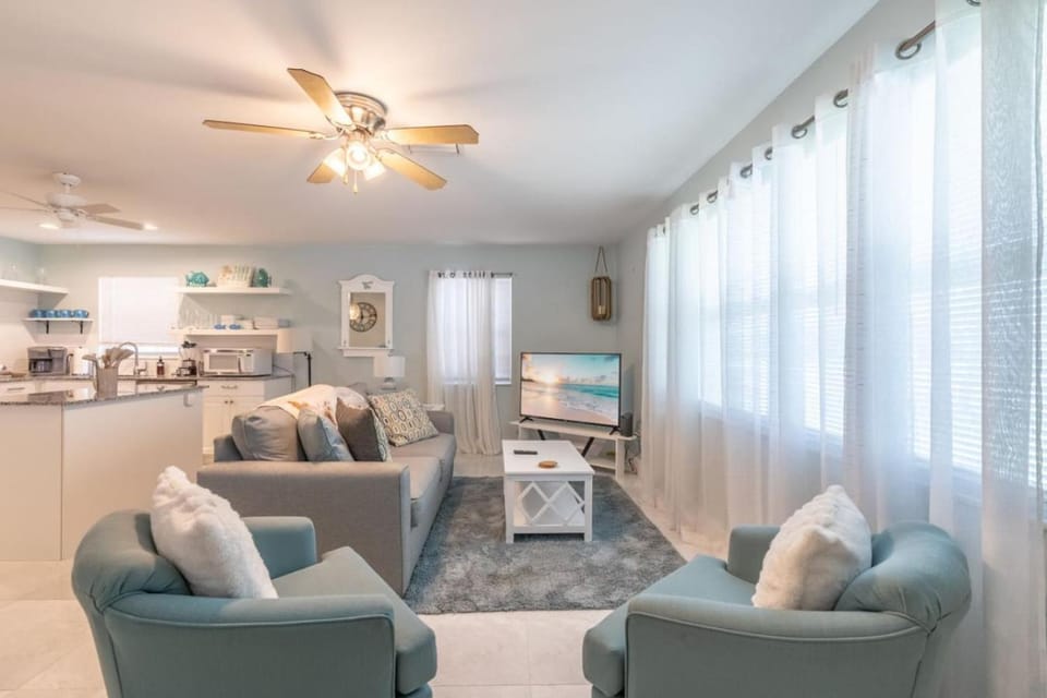 Beach Bliss Haven Steps to Vanderbilt Hot Tub House in Naples Park