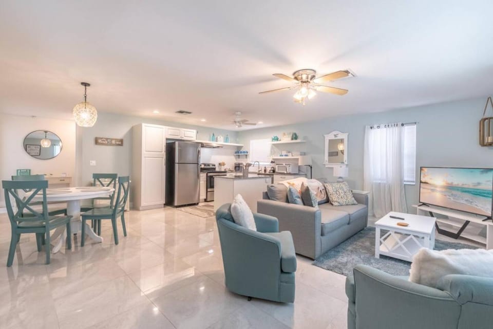 Beach Bliss Haven Steps to Vanderbilt Hot Tub House in Naples Park