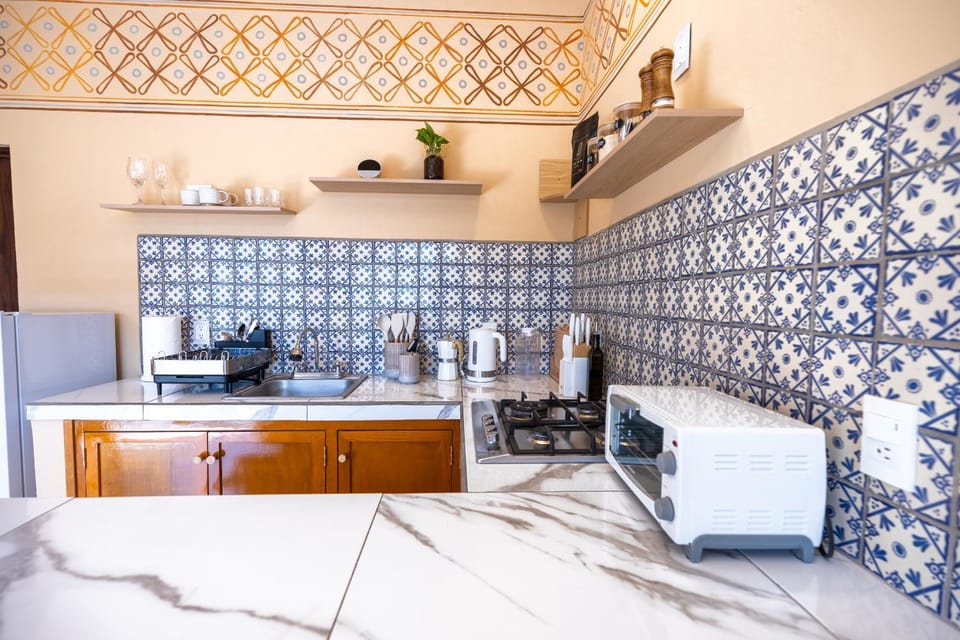Coffee/tea facilities, stove, kitchen