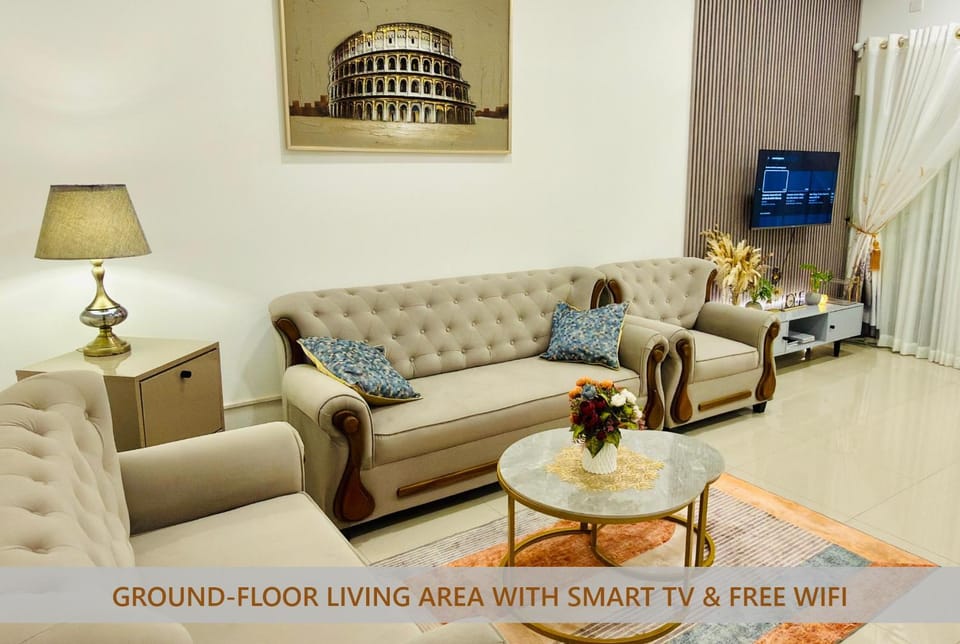 TV and multimedia, Living room, Seating area, Evening entertainment