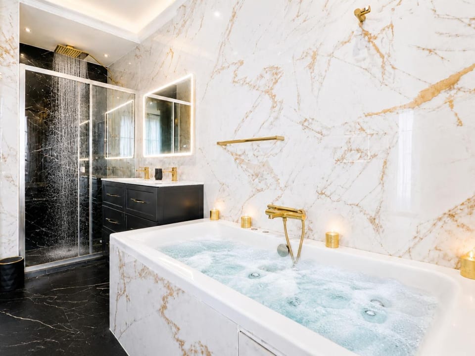 Majesticpearl - Suite 65 m2 avec jacuzzi et parking près de la gare Apartment in Amiens