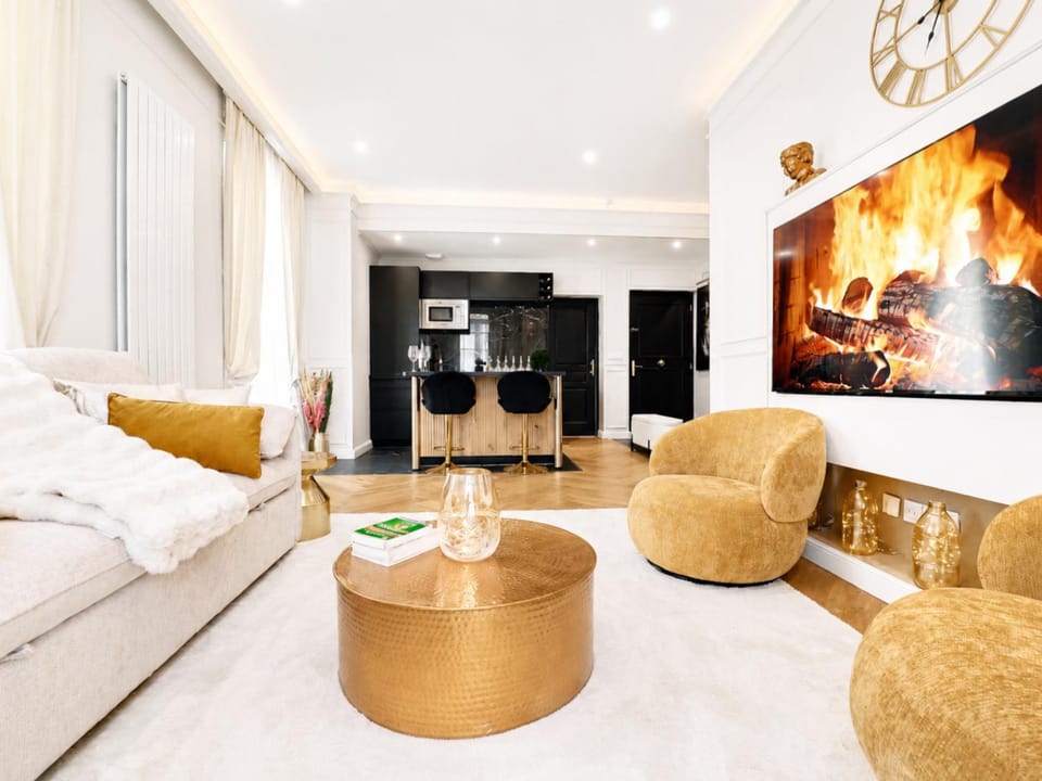 TV and multimedia, Living room, Seating area