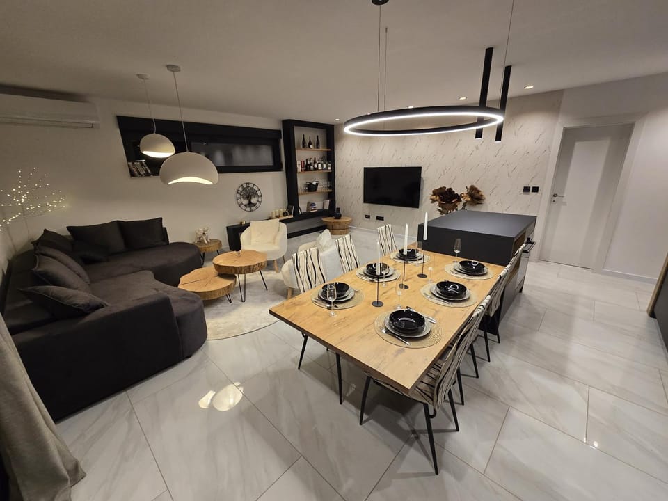 Living room, Dining area