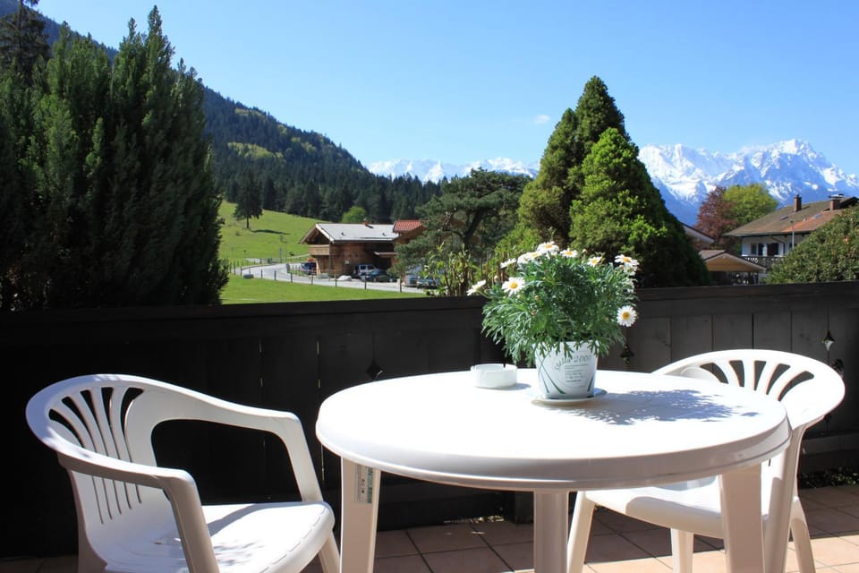 Balcony/Terrace, Mountain view
