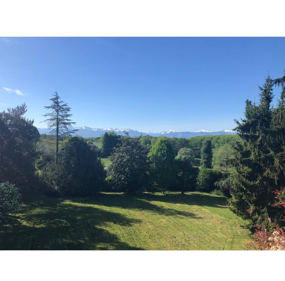 Nearby landmark, Natural landscape, Mountain view