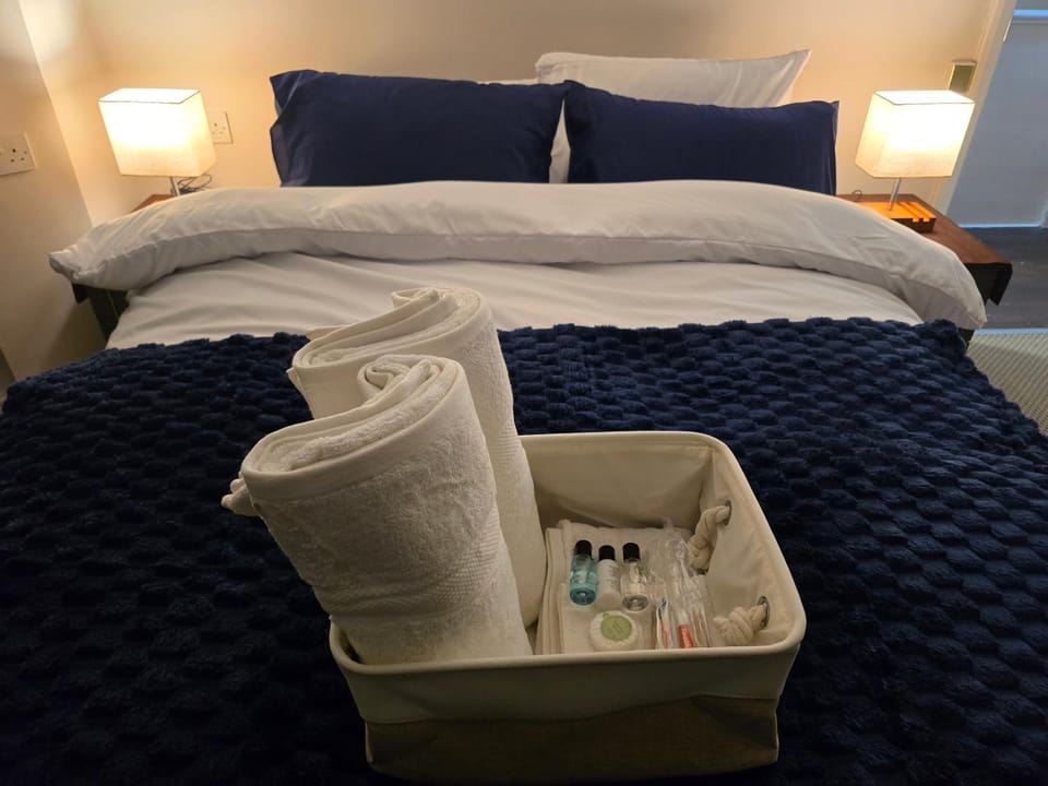 Bed, Photo of the whole room, Bedroom, towels