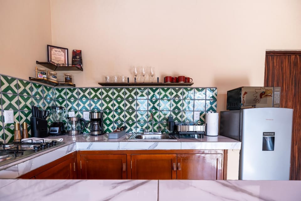 Coffee/tea facilities, stove, kitchen