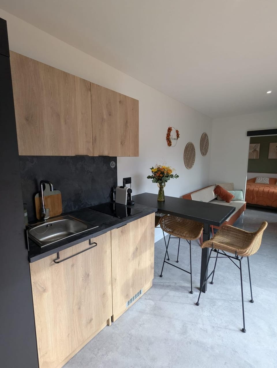 Kitchen or kitchenette, Dining area