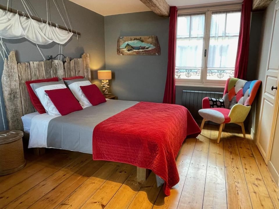 Bed, Photo of the whole room