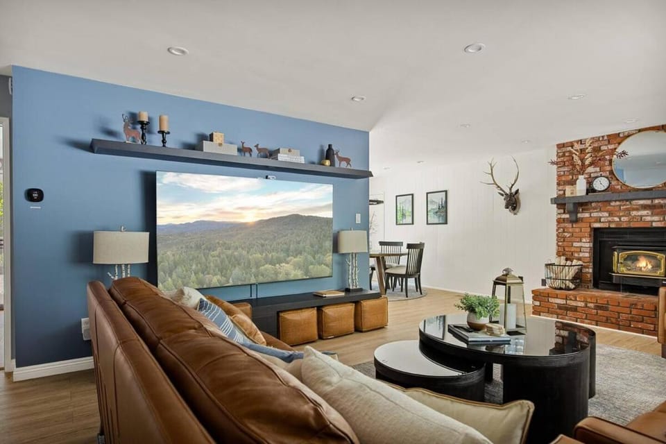 Skiers Crest - Hot Tub, Yard, Near Lake & Slopes House in Big Bear