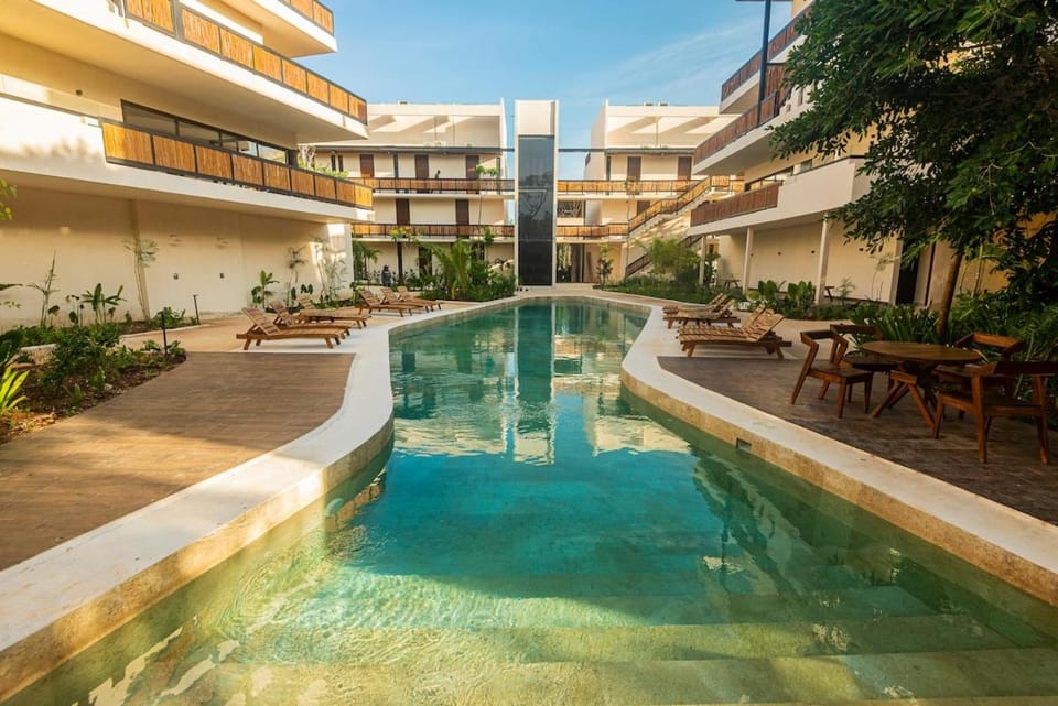 Swimming pool, Swimming pool