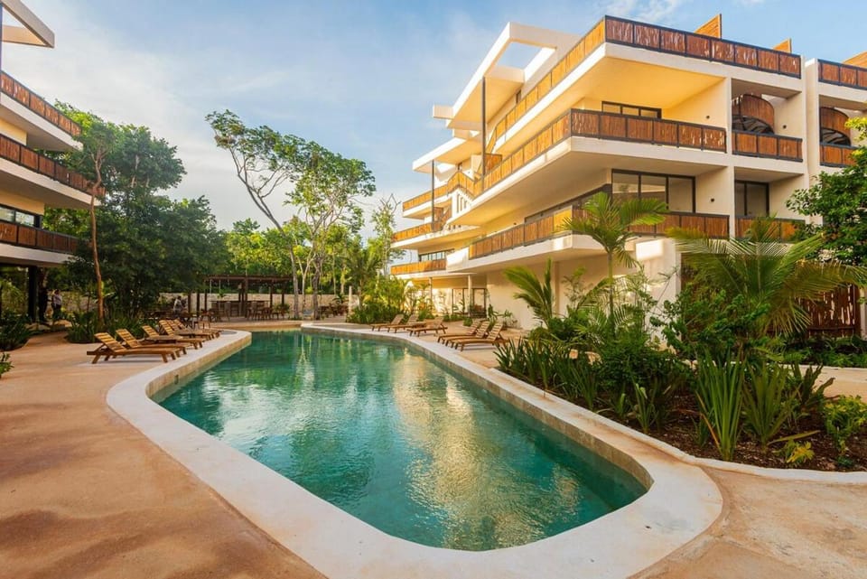 Swimming pool, Swimming pool