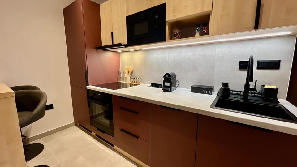 Coffee/tea facilities, Kitchen or kitchenette, dishwasher, microwave, oven, stove