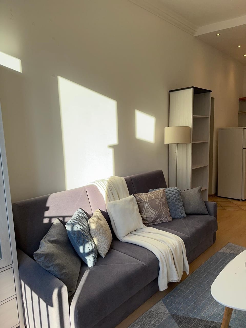 Spacious 2 bedroom Apartment in Warsaw Centre, Fast Wi-Fi, Self Check In, Family & Work Friendly Apartment in Warsaw