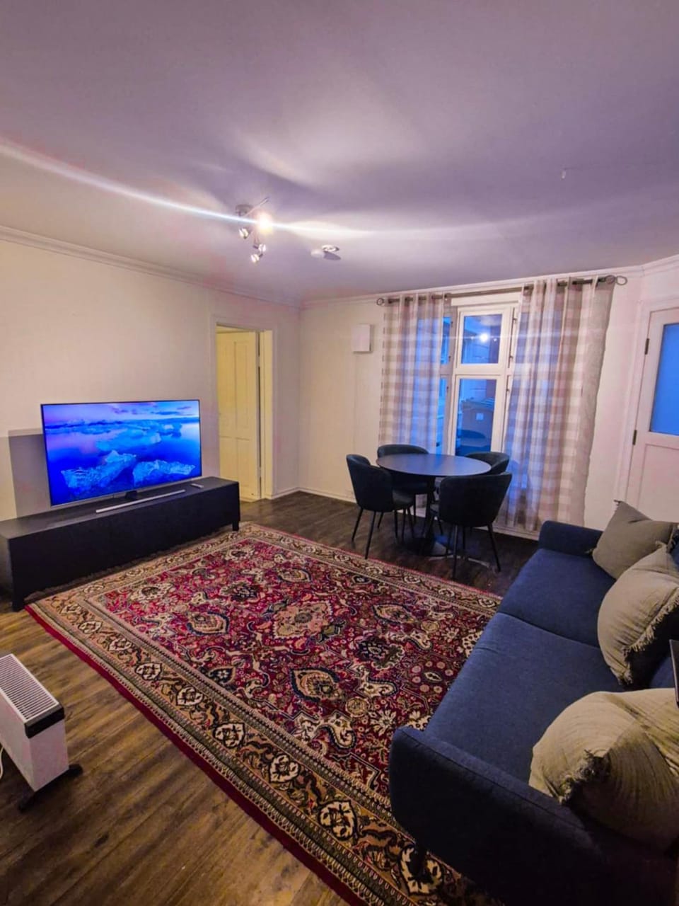TV and multimedia, Living room, Photo of the whole room, Seating area