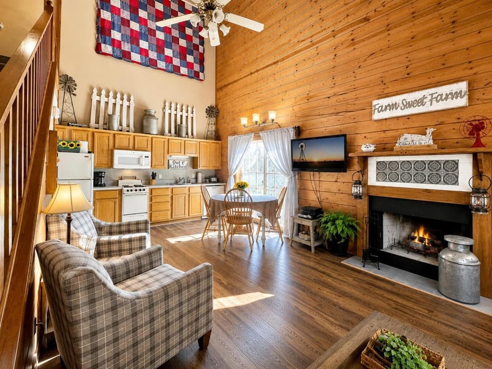 Communal lounge/ TV room, TV and multimedia, Living room, Seating area, Dining area, Evening entertainment, fireplace
