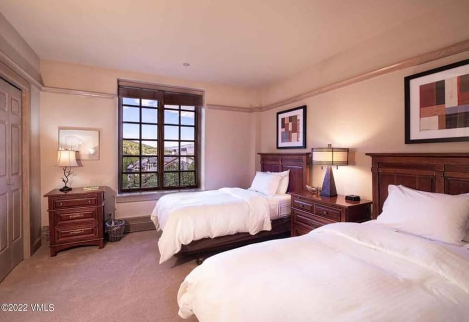 Park Plaza #304 - Beaver Creek 2-Bed Over Ice Rink House in Beaver Creek