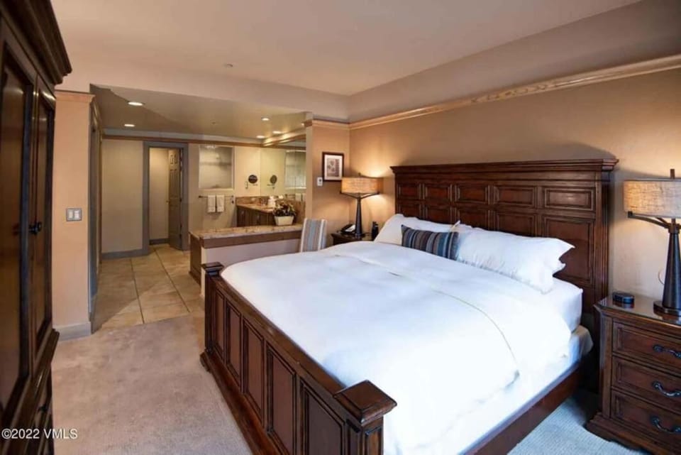 Park Plaza #304 - Beaver Creek 2-Bed Over Ice Rink House in Beaver Creek
