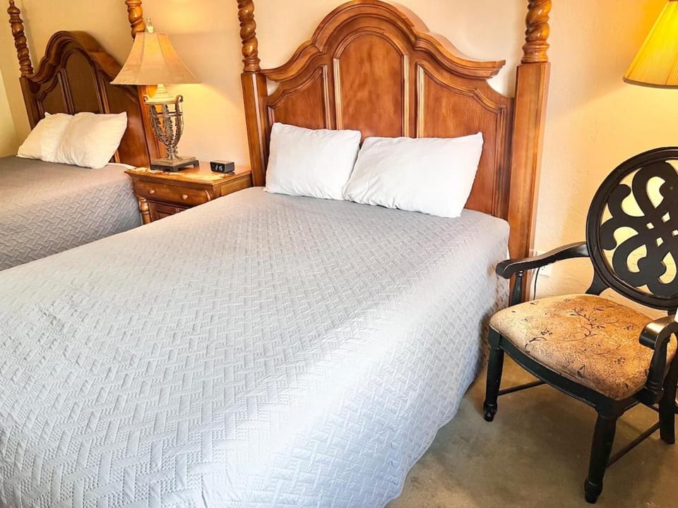Double Queen Getaway at Zermatt Resort Near Park City - 3070 Apartment in Midway