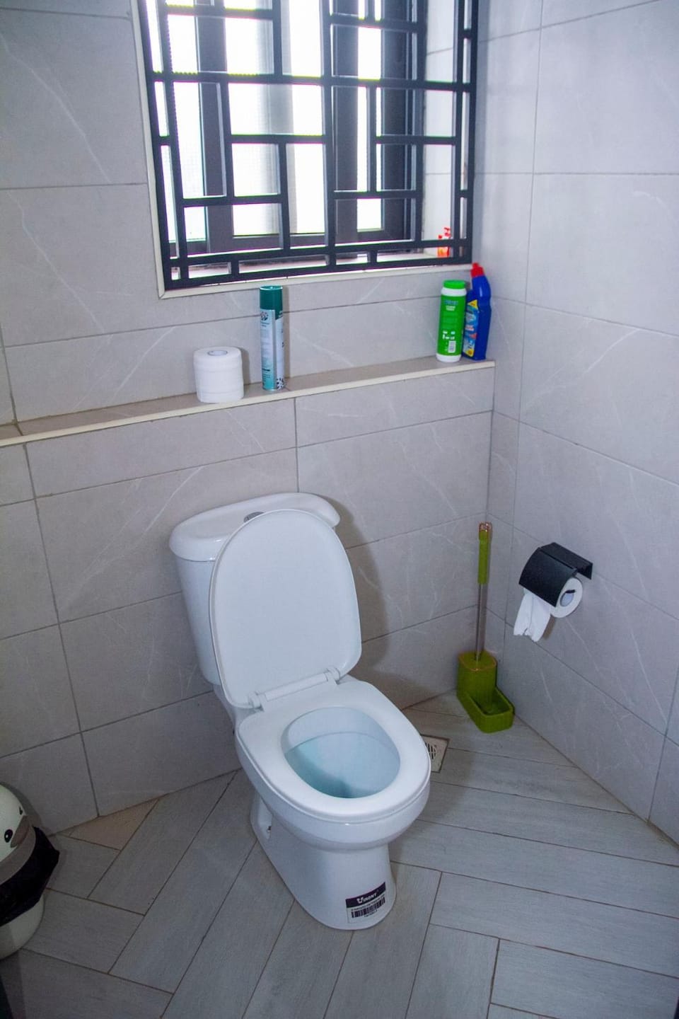 Sapphire Haven Lake Mansion Modern 3BR, Lakeview Apartment in Kampala