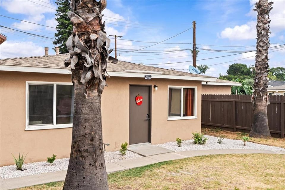 20 percent OFF Cozy Modern Suite House in Tustin