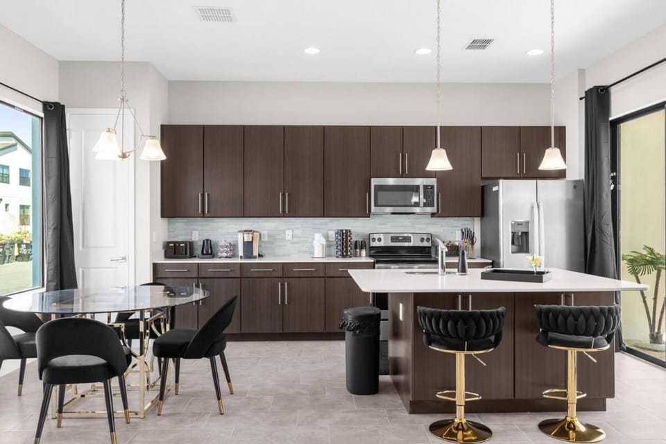 Modern resort style retreat with great amenities Villa in Loughman