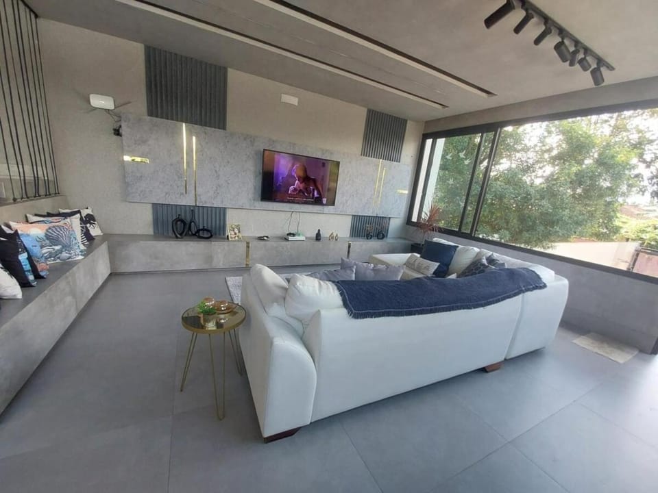LÀ BELLA, A casa mais bonita do Indaiá-Bertioga House in Bertioga