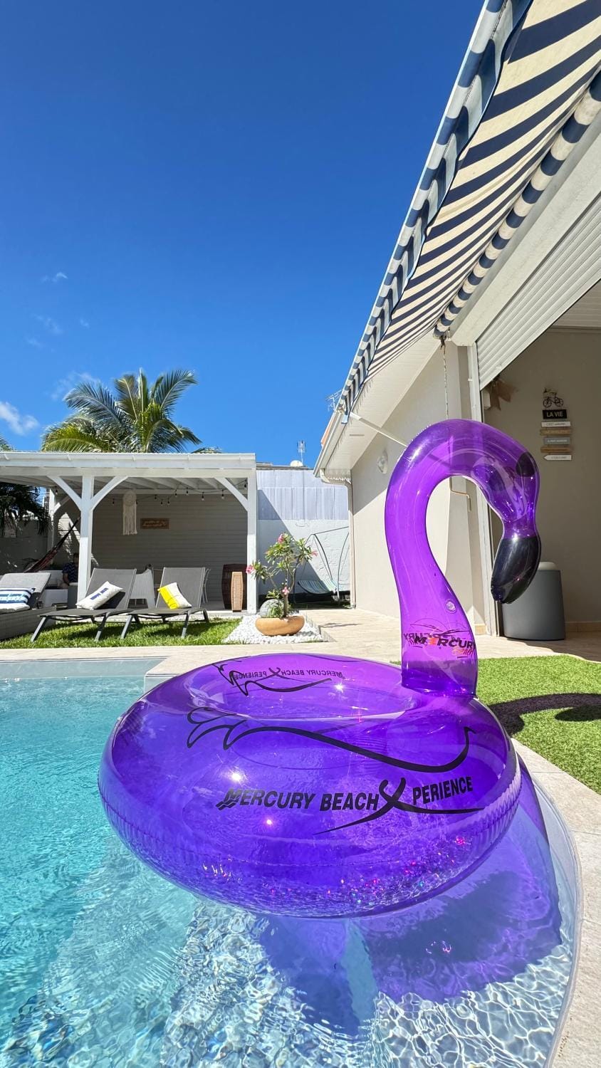 Day, Pool view